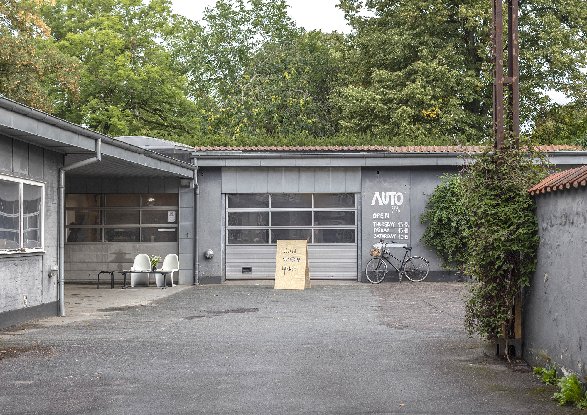 , I stopped by the fairly new gallery AUTO